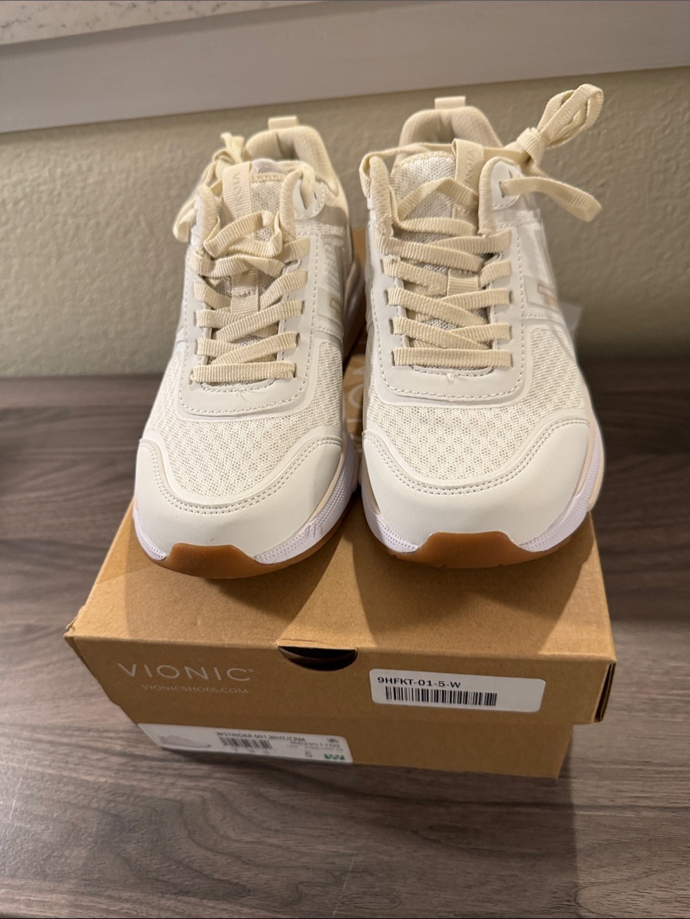 New in Box Vionic White/Cream Woven Slide Sneakers, 5W